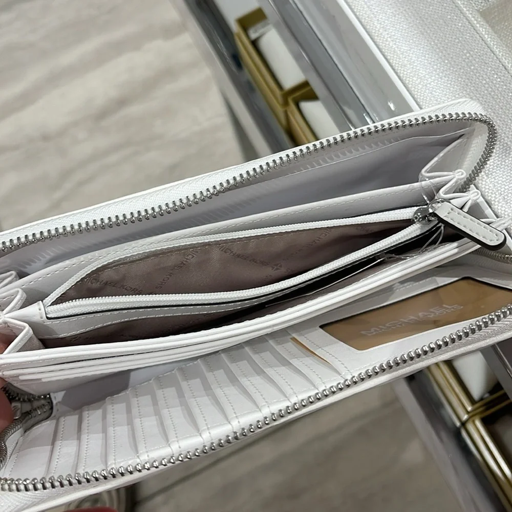 MICHAEL KORS
Continental Wristlet Phone Case Wallet
Optic White
NWT - Picture 10 of 16